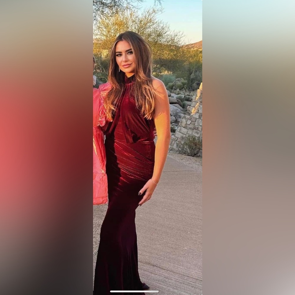 Chic High Neck Sleevelesa Burgundy Dress